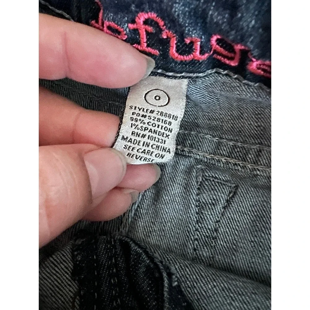 Refuge Women Size 0 Blue Denim Cut Off Shorts Dark Wash Embroidered Back Pockets